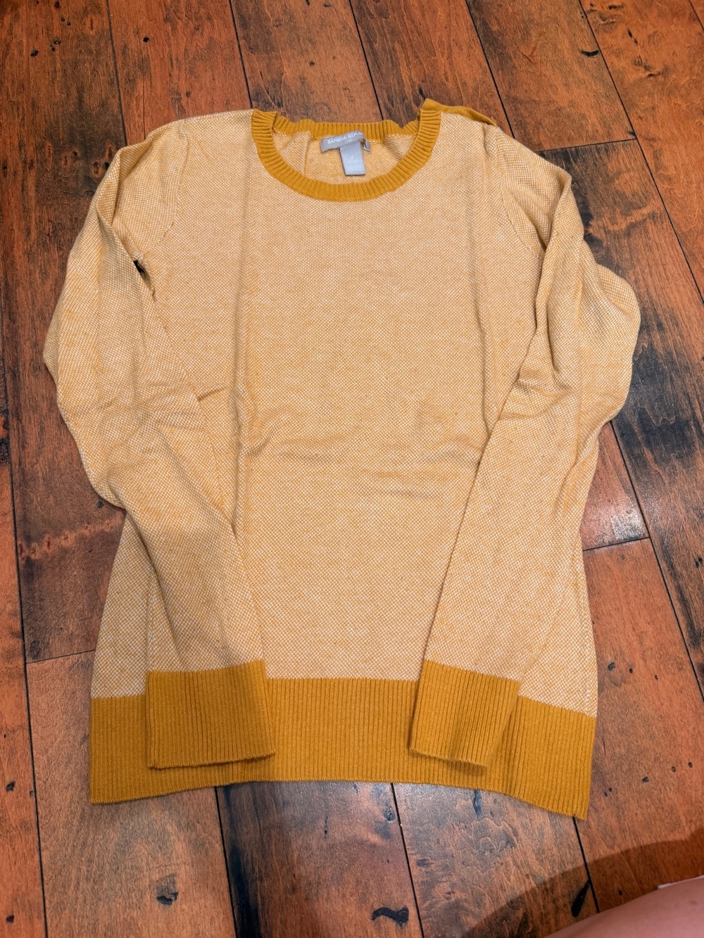 Banana Republic Men’s Two-Tone Mustard Crewneck Sweater